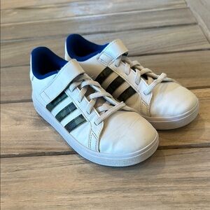 adidas Kids Grand Court 2.0 Shoes, 13.5 (little kids), bungee laces